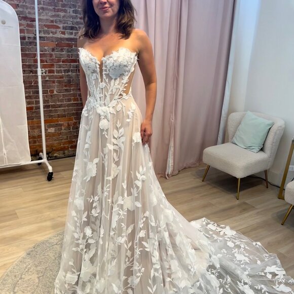 Maggie Sottero Natalie Wedding Dress - Picture 3 of 5